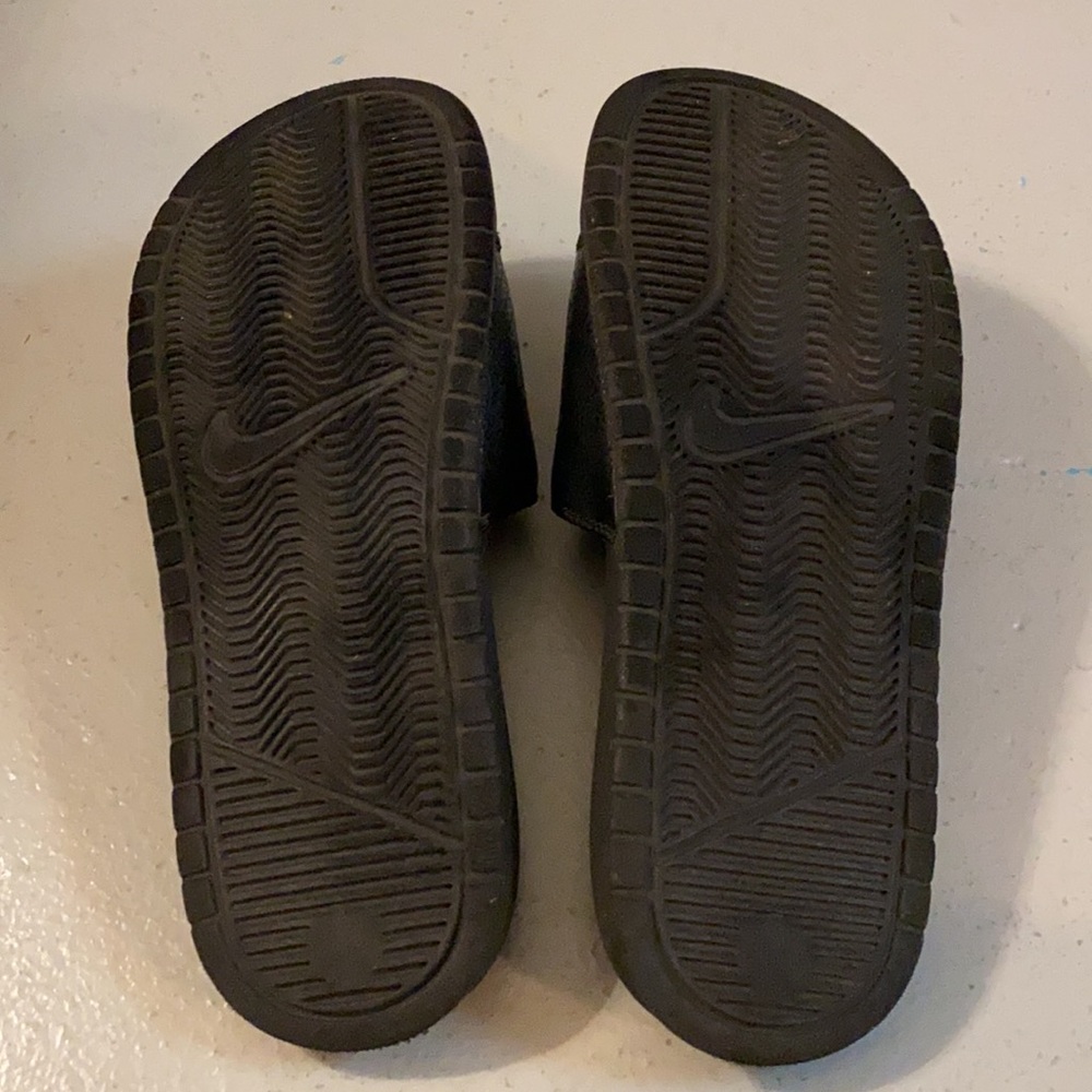 Nike Slides - Picture 4 of 4